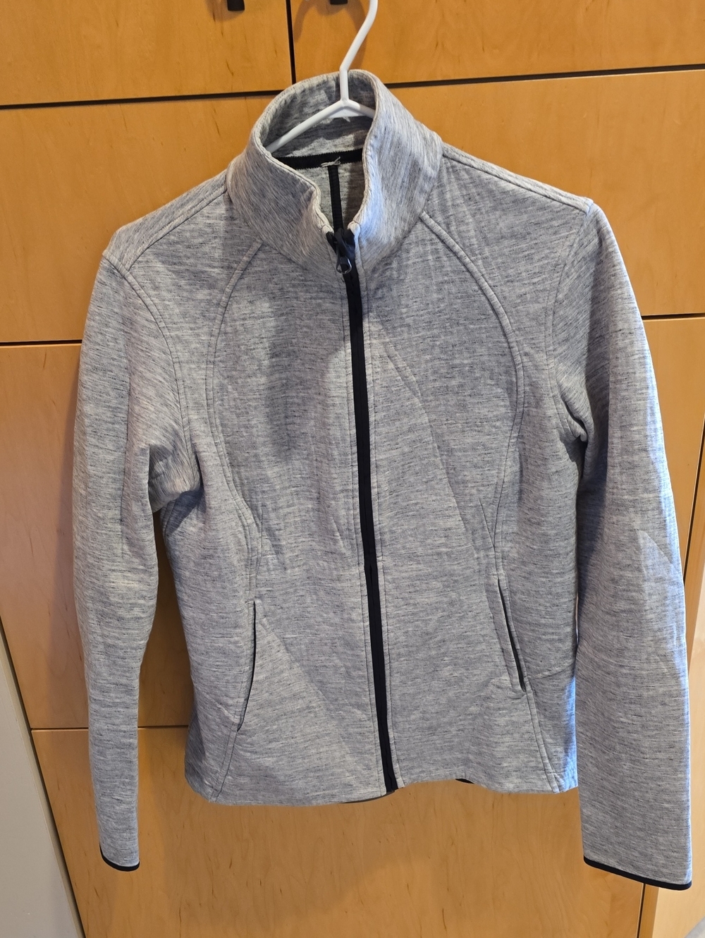 Lululemon Light Gray Women's Zip-Up Jacket - Casual Everyday Wear sz 8
